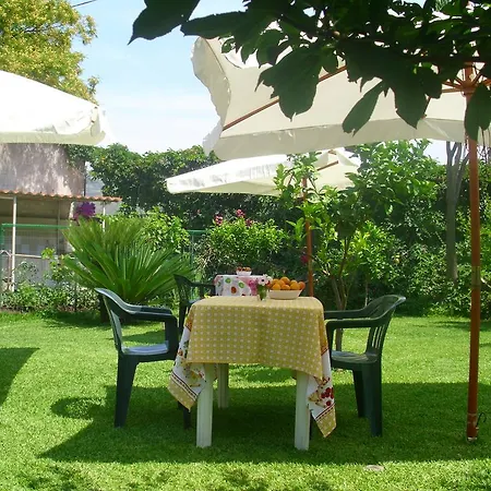 Delle Vacanze Couette-café Fiumefreddo di Sicilia